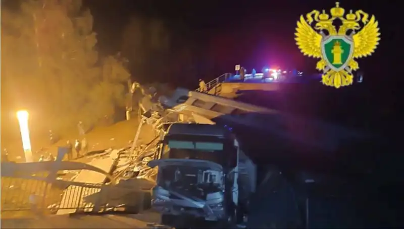 Rusya'da Köprü Çökmeleri ve Demiryolu Kazasında Can Kayıpları