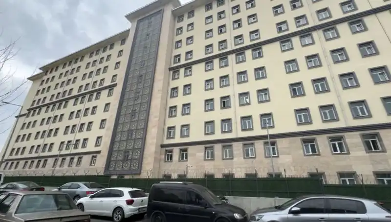 Kız Öğrenci Yurdunda Şok Olay: Takipçi İzi Kırmaktan Üstün Çıktı!
