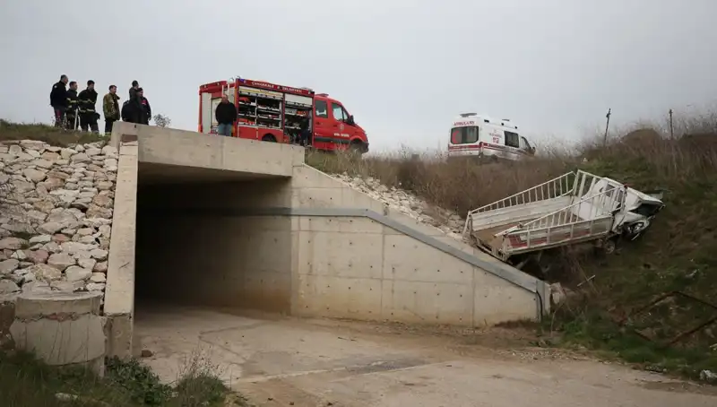 Kamyonet Alt Geçide Düştü: Trafik Kazasında Hayatını Kaybeden 1 Kişi