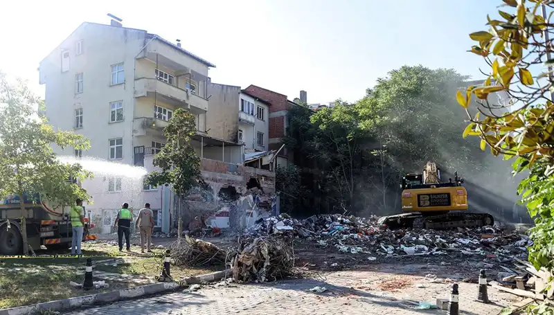 Sındırgı'da Deprem Artçıları Üst Üste Geliyor: Endişeler Artıyor