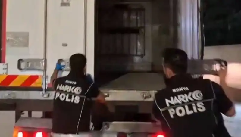 Konya'da Uyuşturucu Operasyonu: Dört Şüpheli Suçüstü Yakalandı