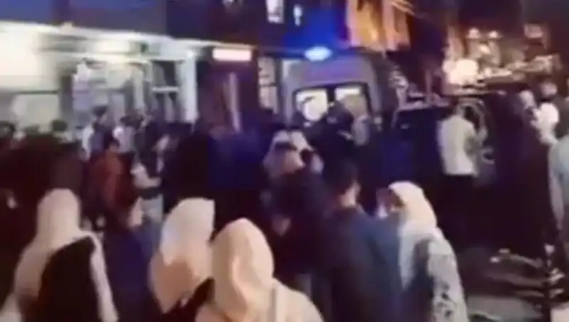 Kader'in Balkon Kazası: 14 Yaşındaki Genç Hayat Mücadelesi Veriyor