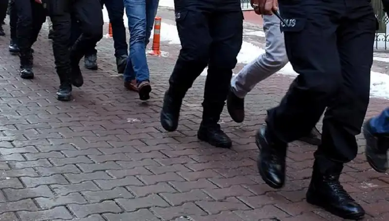 Antalya'da Silah Kaçakçılarına Şok Baskın: 15 Gözaltı!