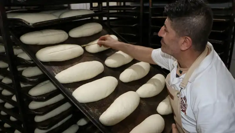 45 Derecelik Sıcakta Fırın Önünde Zorlu Çalışma Koşulları