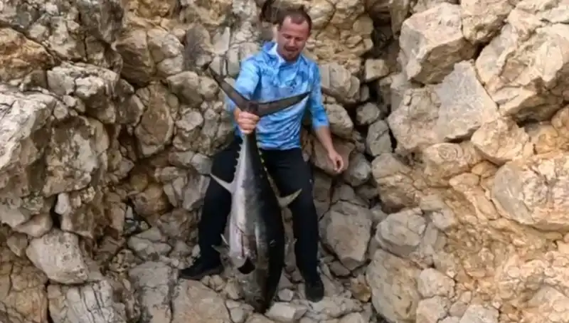Saros’da Dev Balık Avı: 30 Kilo Ağırlığında Heyecan Verici Olay