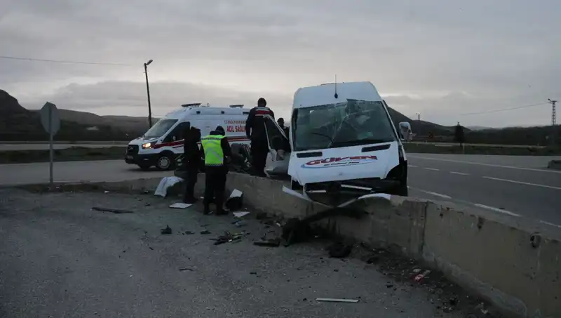 İşçi Servisi İstinat Duvarına Çarptı: Korkutan Kazanın Ardından Gelen İlk Açıklamalar